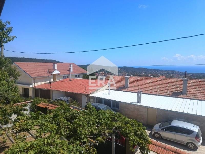 Ексклузивно от ЕРА Лайф! Двуетажна къща с морска панорама под наем, Ви