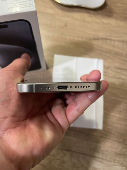 iPhone 15 pro max Natural Titanium като нов