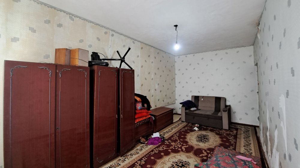 Чирчик шахар 
10-микрораён 
#1-хона 4-этаж 2х3 балкони бор 
Квартир