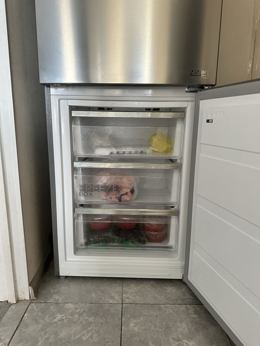 Продам холодильник ,Midea