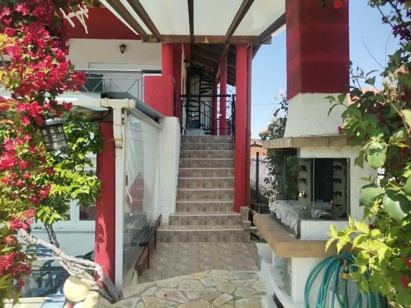 Къща на два етажа в Паралия Каряни