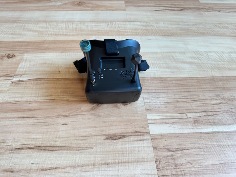 5-инчов FPV Дрон, Очила, Дистанционно и Зарядно за Батерии