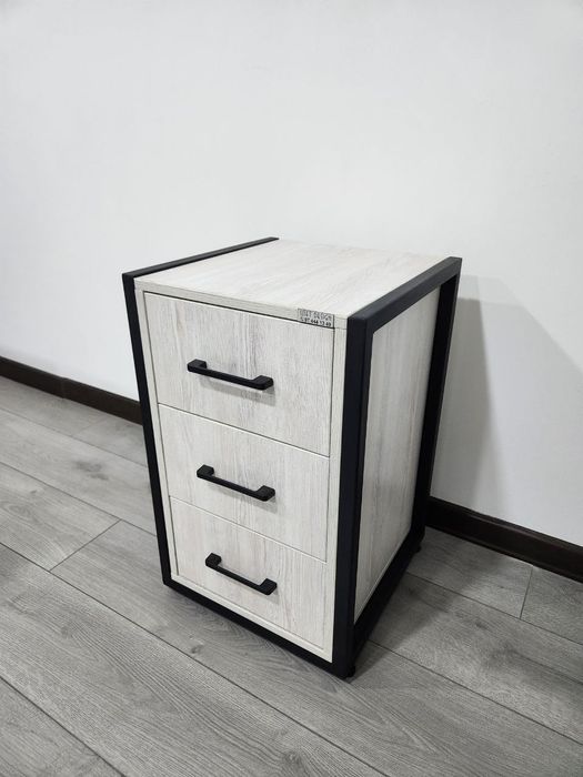 Тумбы разных цветов из качественного материала МДФ