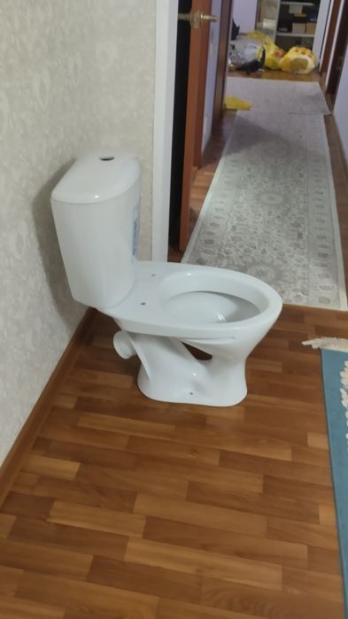 Унитаз с бочком.