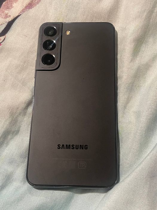 Телефон Samsung S22
