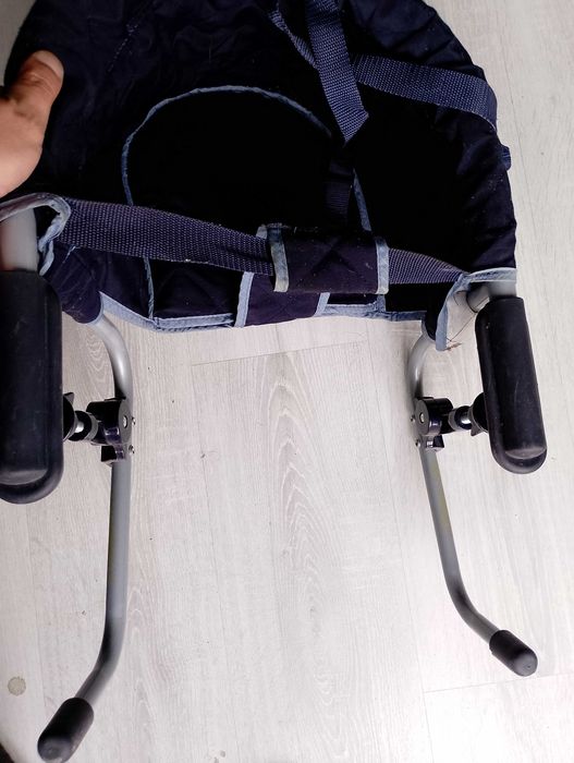 Продавам столче за кола