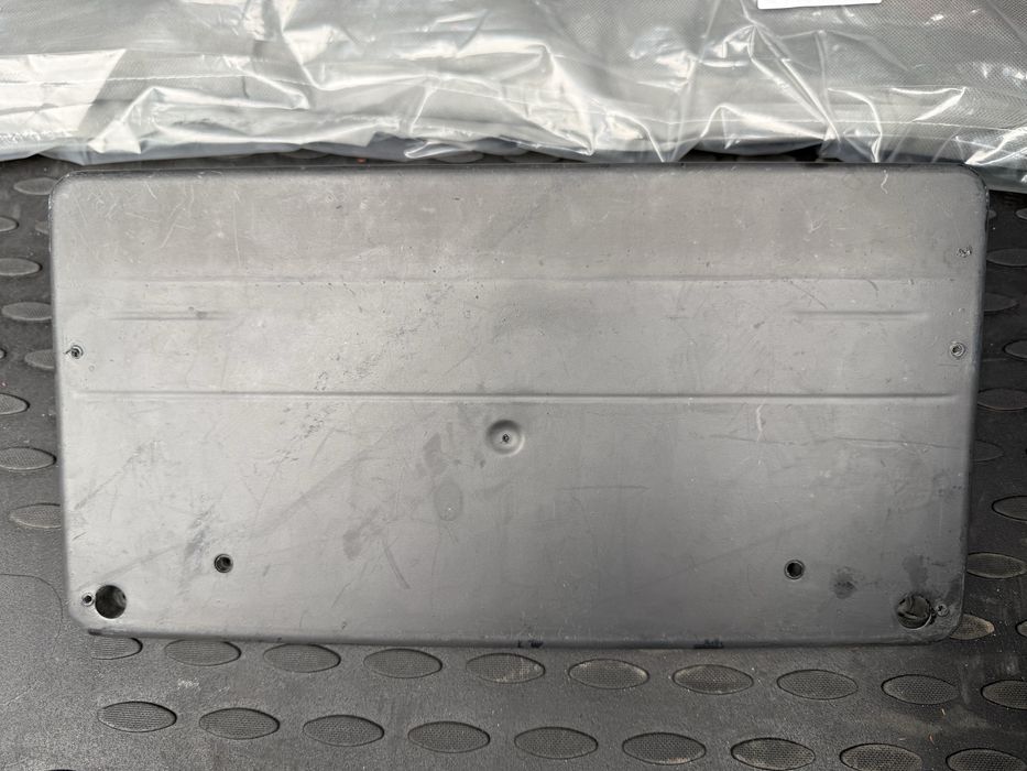 Крышка двигателя m111