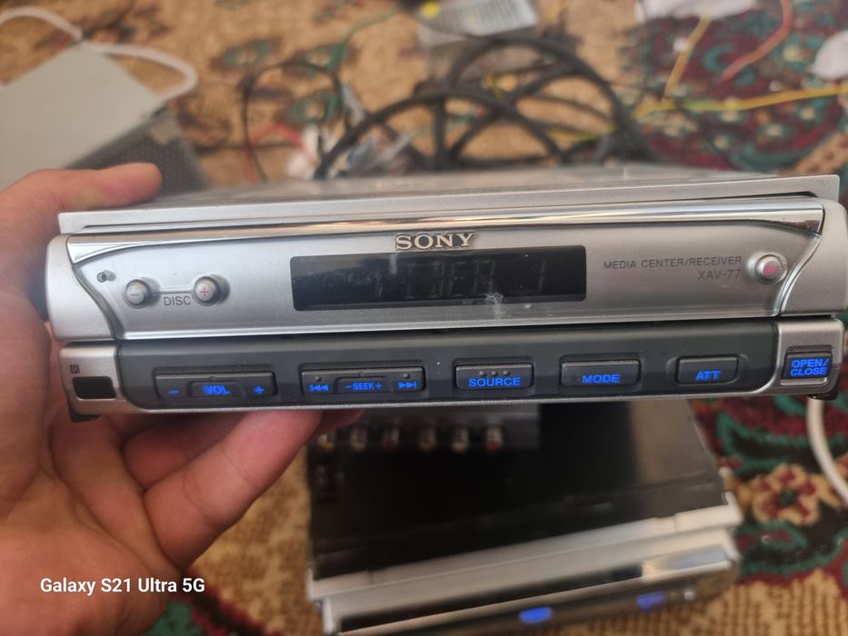 Sony xav-77 manitorli
