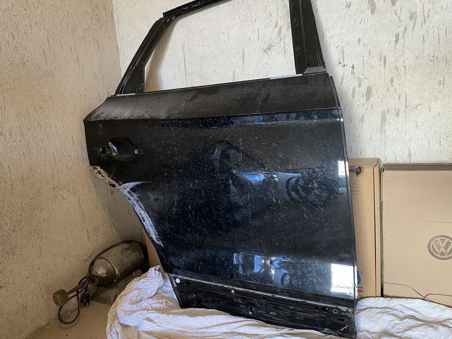 Две десни врати( предна и задна) за Ауди q5 -2018