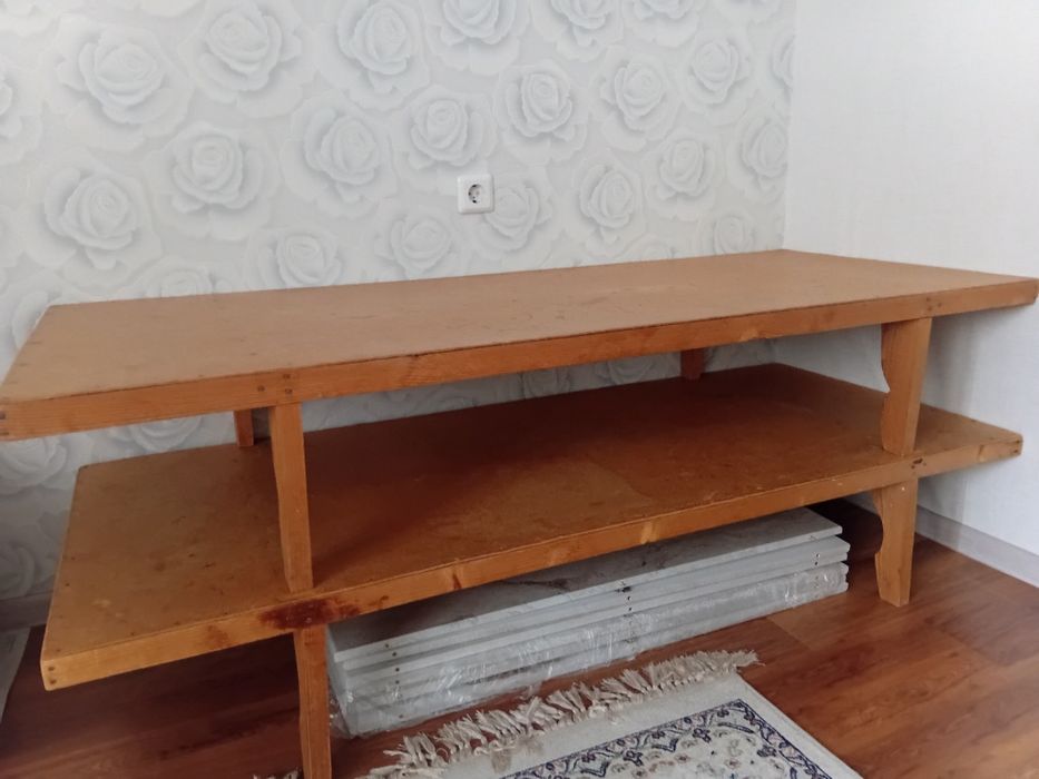 Мебель стол низкий