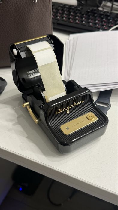 Принтер Niimbot B21 для этикеток