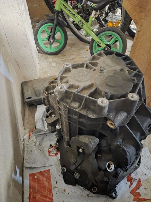 Vând cutie de viteze pentru  Ford Transit 2.2 in 6 trepte