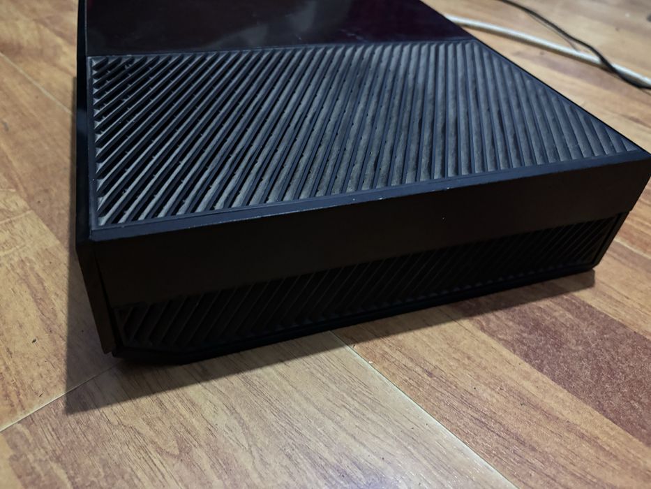 Vand xbox one  simplu
