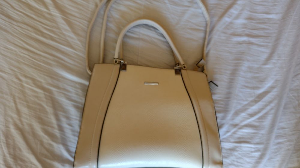 Дамска чанта, малко използвана