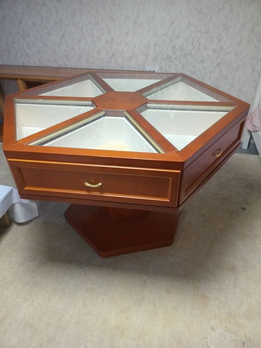 Продам стол хорошим состаение