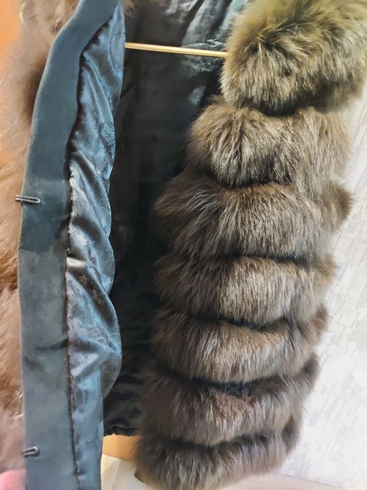 Продам меховую желетку
