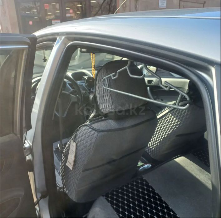 Машина Ford Fiesta