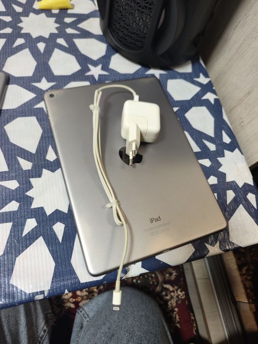 ipad Air 2 128g . + orginal zaryadka