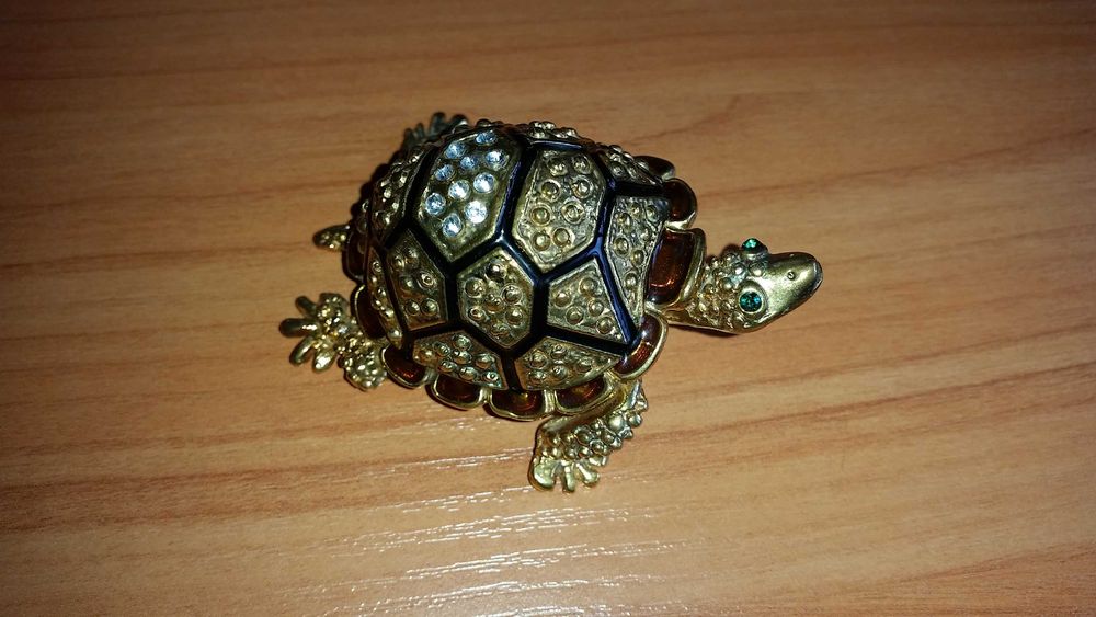 Кутия за бижута- масивен бронз, инкрустирана с камъни, ръчна изработка