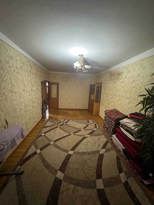 85 м². Продаётся 4-комнатная квартира на Дархане.