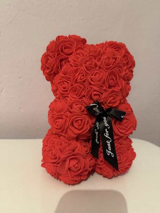 Мече от рози със панделка, Червено и розово