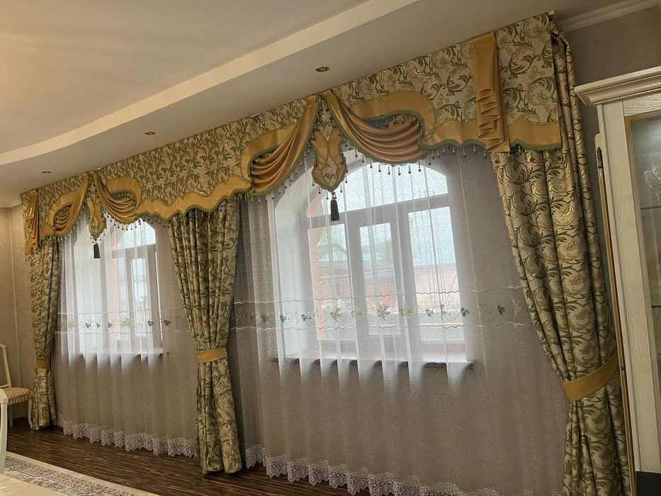 Шторы вместе с тюлью
