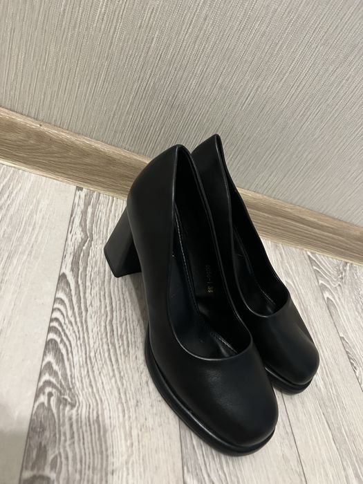 Продам новые туфли 2 пары