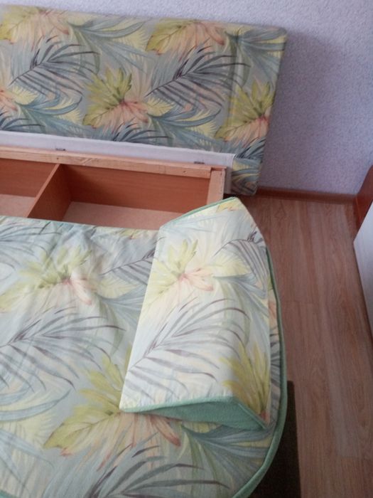 Детский диван. Б.у. в хорошем состоянии.