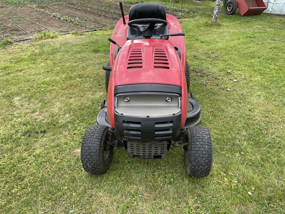 Тракторна косачка MTD , 18 ks, два ножа, хидро задвижване.