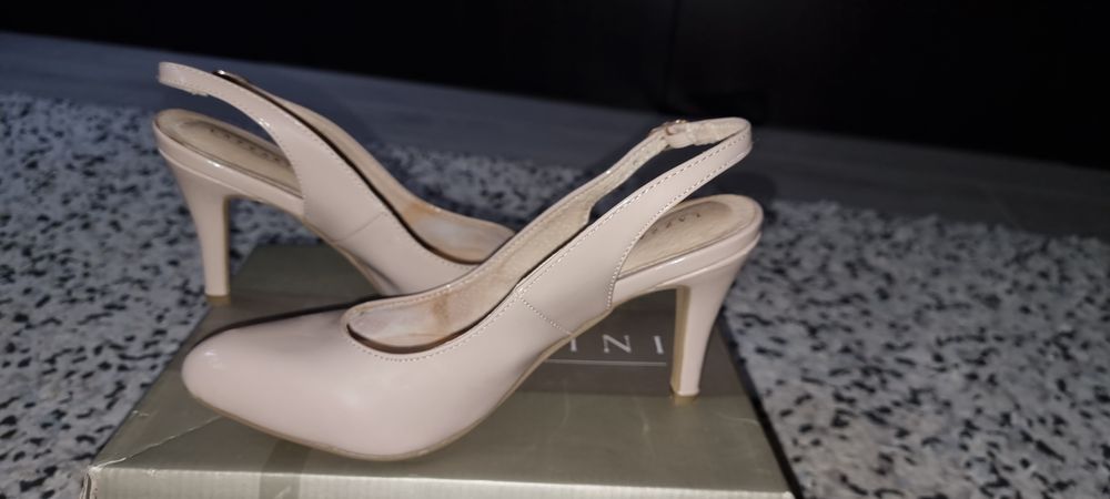 Pantofi lacuiti crem