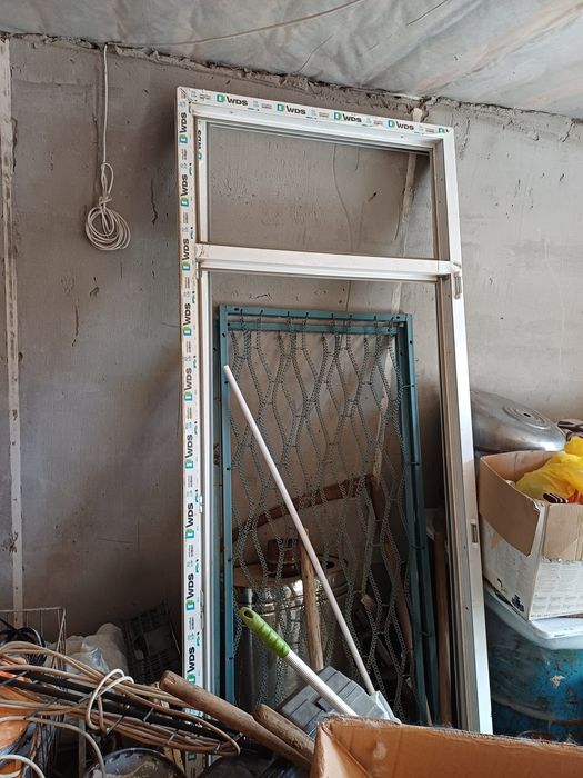 Продам пластиковые двери