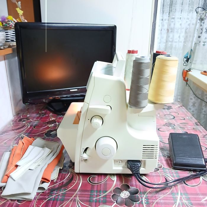 Masina de cusut si surfilat cu 2 ace PFAFF  HOBBYLOCK 4762