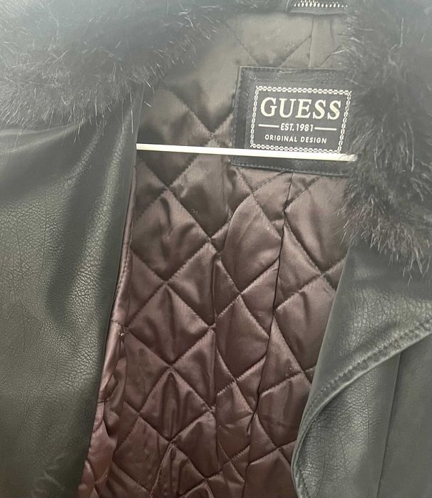 Яке GUESS промазана кожа с пух за зимния сезон