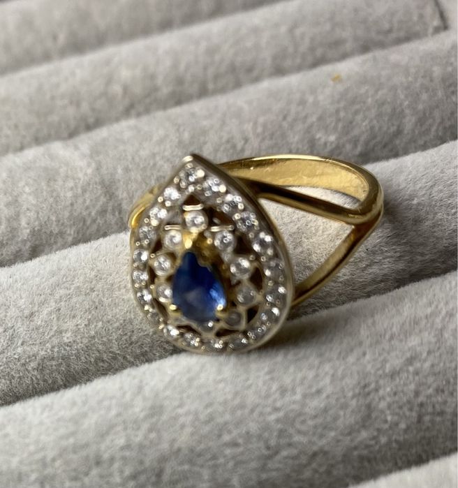 Кольцо с бриллиантами и сапфиром