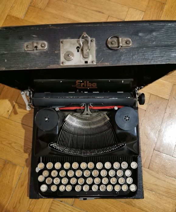 Mașina de scris Erika cu toc original