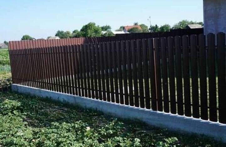 Vând șipcă metalică pentru gard