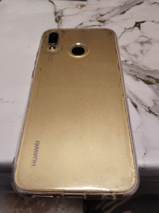 Смартфон Huawei P20 lite