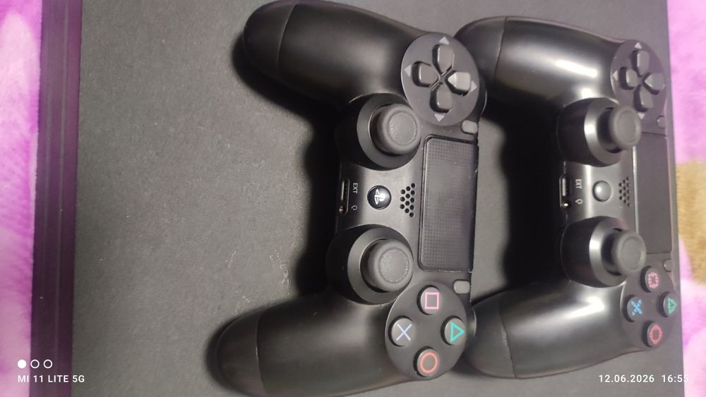 Vând Ps4 urgent.