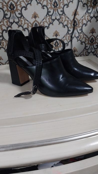 Продам туфли женские бу .