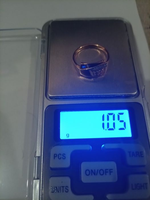 Золотые украшения.