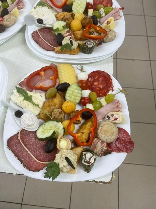 Închiriez sala evenimente capacitate 70 pers