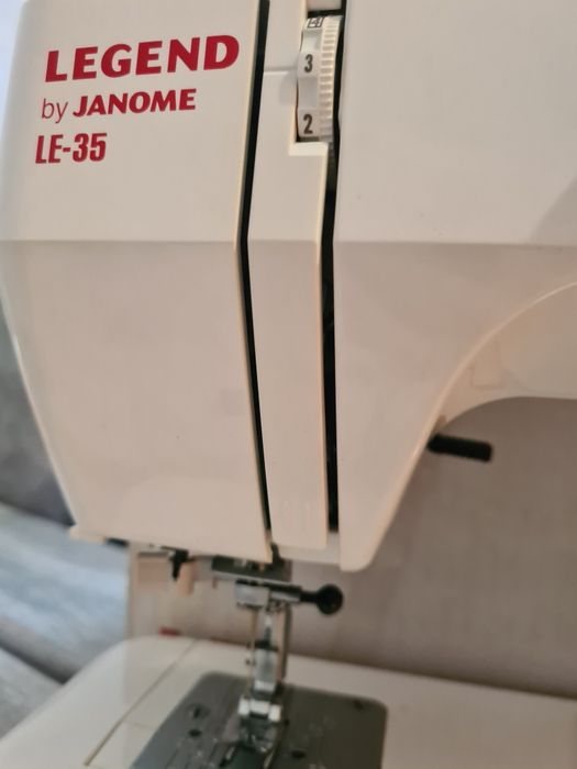 Продам швейную машинку JANOME LE-35