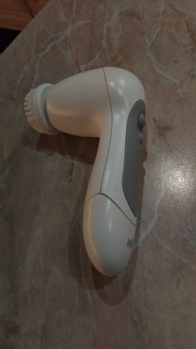 Електрическа четка за почистване на лице Braun