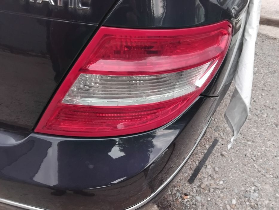 Десен стоп Mercedes W204 седан