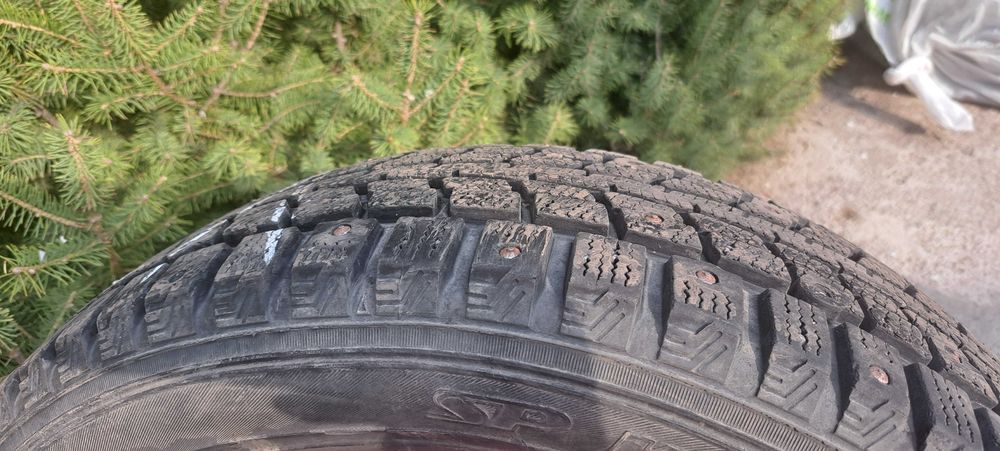 Продам зимнюю резину 185/65/R16