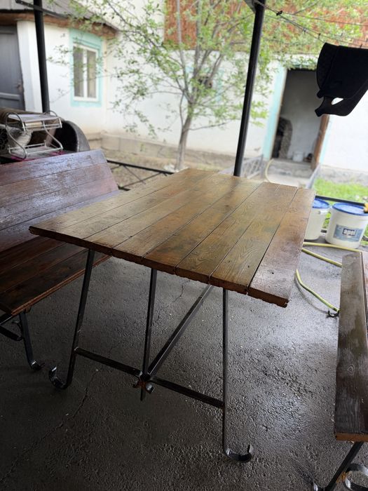 Летний стол со скомейками