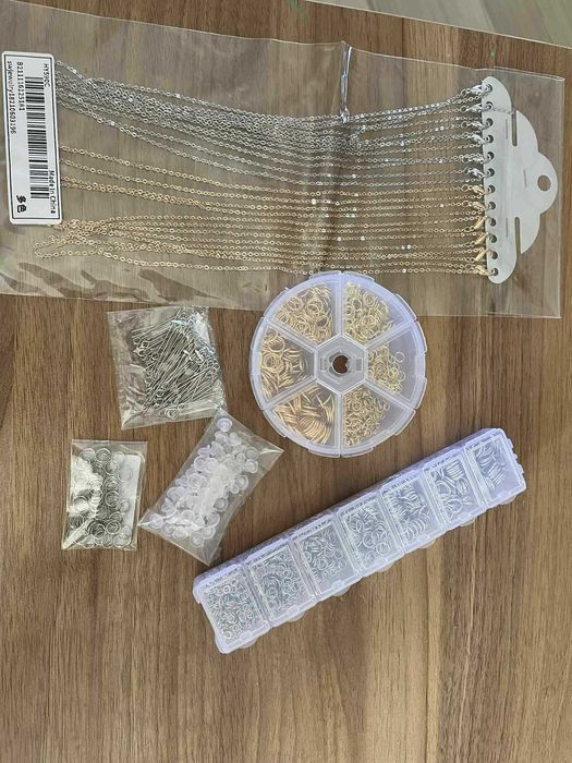 Материали за епоксидна смола,сушени цветя,глина,книгоразделители и тн.