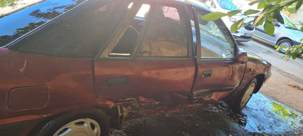 Vand daewoo espero lovit partea dreapta cumparat de nou 98000 km reali 3000 lei