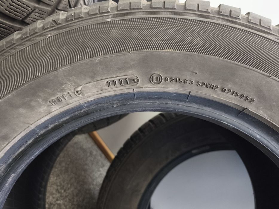Гуми  зимна SUMITOMO 215/60/R16.