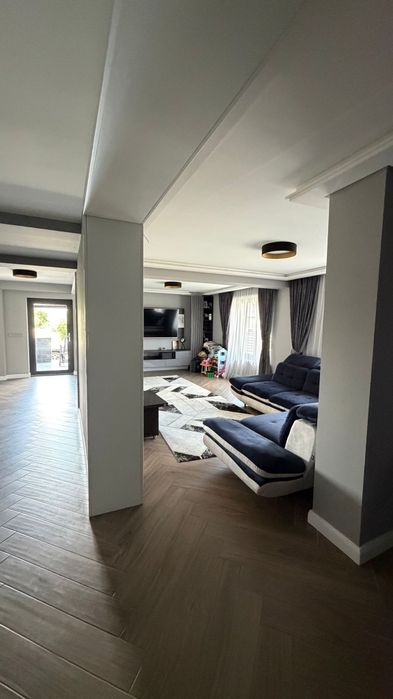 Casă  de vânzare în Suceava- Burdujeni| 260 mp | Teren 800 mp | Garaj | Anexă 70 mp | 370.000 euro
